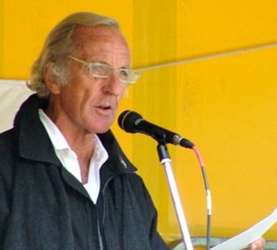 Desde que eu fui pela primeira vez para o Vietman, tomei consciência dos rituais e influências ocultas e pressões dentro do jornalismo que determinam tanto as notícias quanto a qualidade das mesmas. Entrevista a John Pilger, por Daniel Trilling.